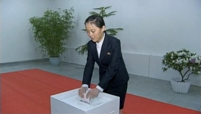 Dot pha trong phong cach thoi trang em gai ong Kim Jong-un-Hinh-7